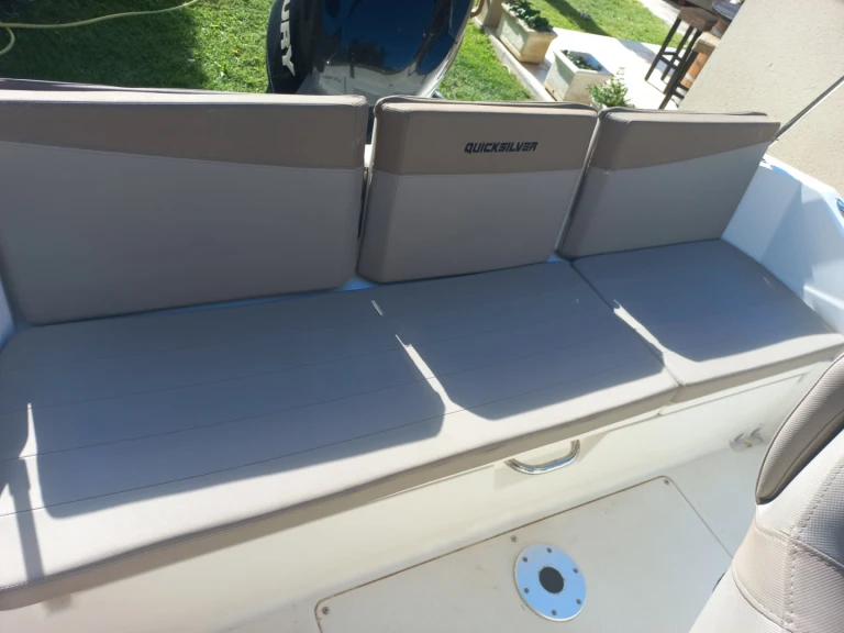 Louez un Quicksilver Quicksilver 675 Open Activ à Six-Fours-les-Plages