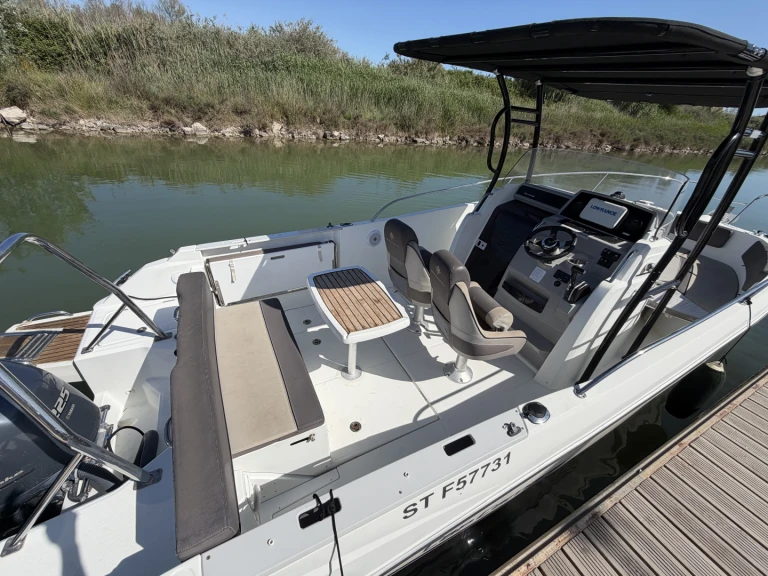 Bateau à moteur à louer à Pérols au meilleur prix