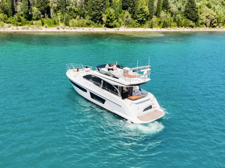 Location bateau Tivat pas cher Azimut 53 Fly