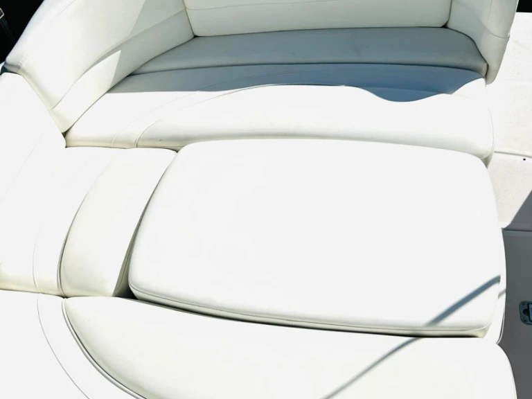 Four Winns Vista 248 a louer à Saint-Raphaël