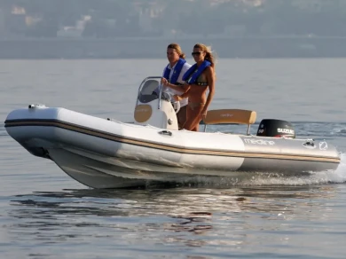 Alquiler de barcos Pietrosella barato de Medline 550