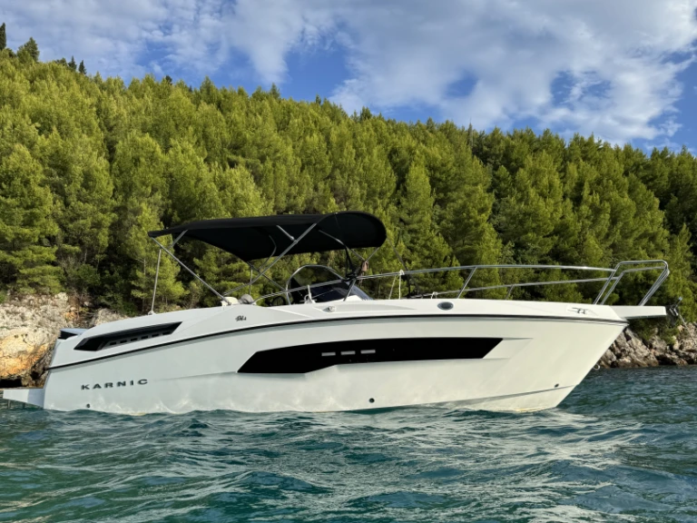 Bateau à moteur à louer à Dubrovnik au meilleur prix