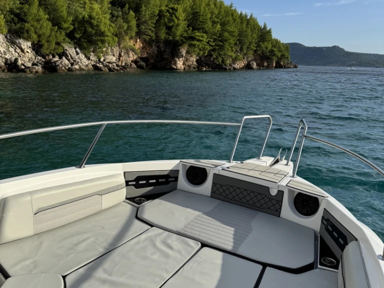 Location Bateau à moteur Karnic avec permis