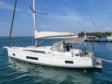 Hire Sailboat Bénéteau with a boat licence