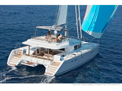 Catamaran to hire Álimos at the best price