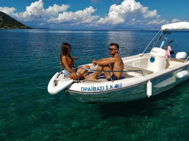 Hire a Nireus Nireus 550 Benítses