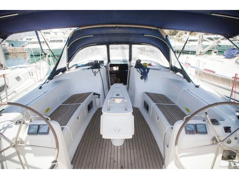 Louer Voilier avec ou sans skipper Bénéteau à Adamantas