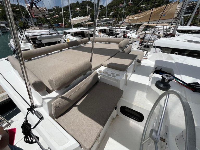 Location bateau Anse Marcel pas cher Bali Catspace Voile