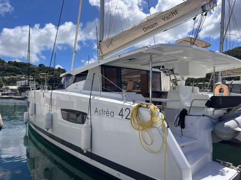 Location bateau Bas du Fort pas cher Astrea 42