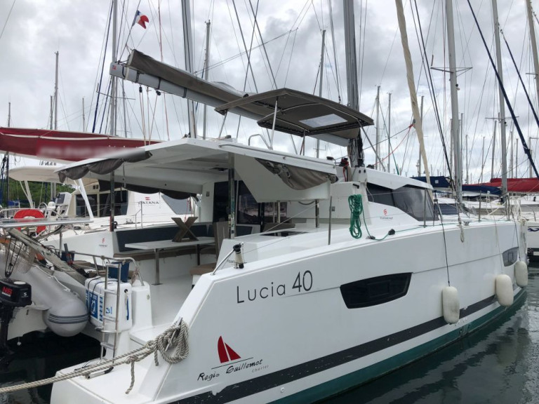 Louer Catamaran avec ou sans skipper Fountaine Pajot à Le Marin