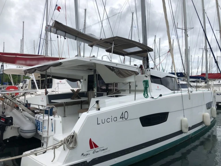 Louer Catamaran avec ou sans skipper Fountaine Pajot à Le Marin