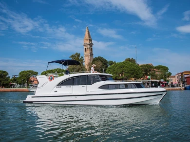 Hire Luxury Yacht with or without skipper Houseboat Holidays Italia S.R.L. Casale sul Sile