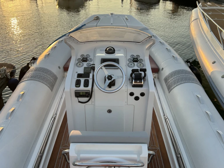 Location bateau Castellammare di Stabia pas cher Pzero 880 Sport
