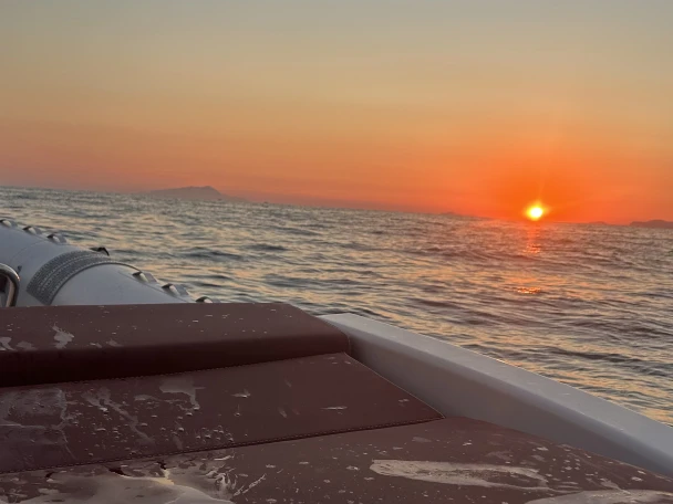 Location Semi-rigide à Castellammare di Stabia - Pirelli Pzero 880 Sport