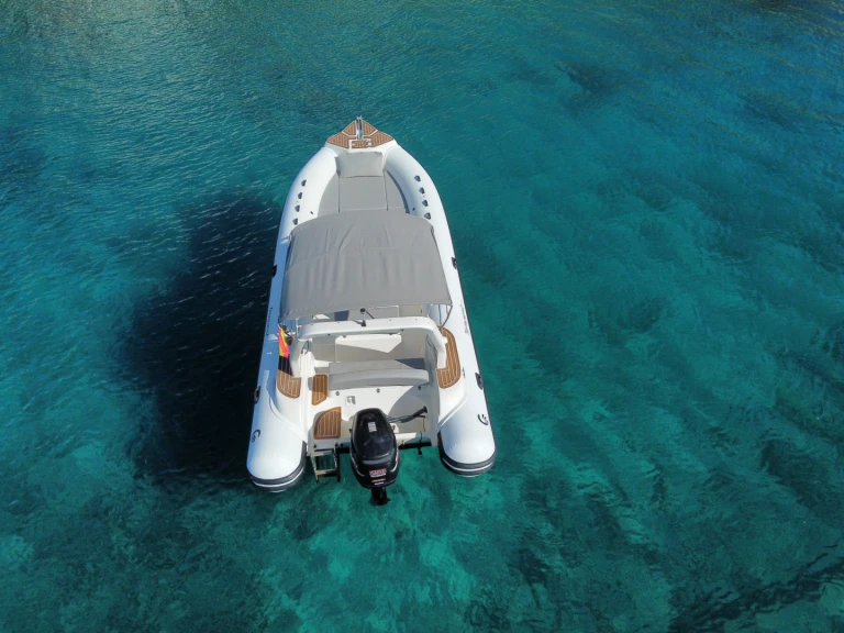 Semi-rigide à louer à Santa Eulària des Riu au meilleur prix