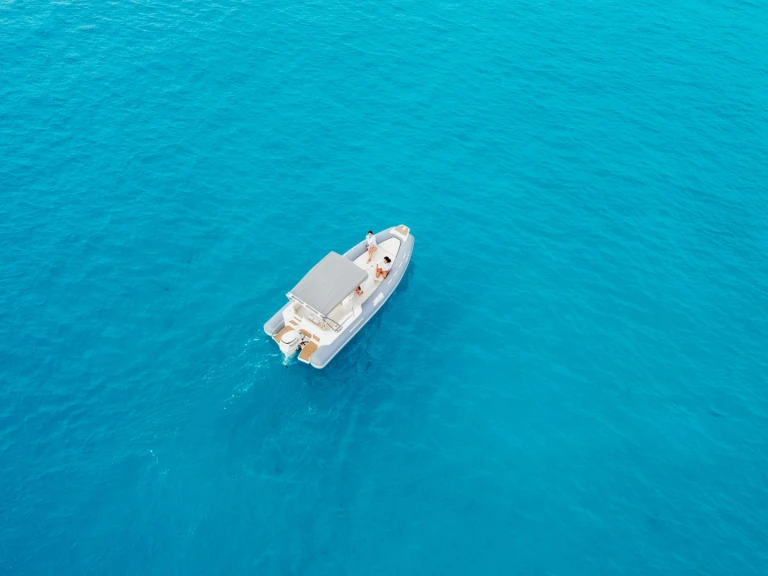Location bateau Zodiac Medline 850 à Santa Eulària des Riu sur Samboat