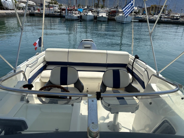 Louer Bateau à moteur avec ou sans skipper Kelt à Kalamata
