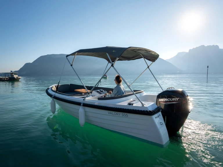 Location bateau Vieux Port de Cannes pas cher boatbuilding motor yacht valory 555