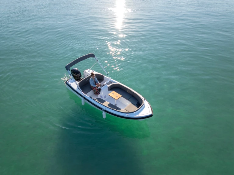 Location Bateau à moteur à Vieux Port de Cannes - boatbuilding motor yacht boatbuilding motor yacht valory 555