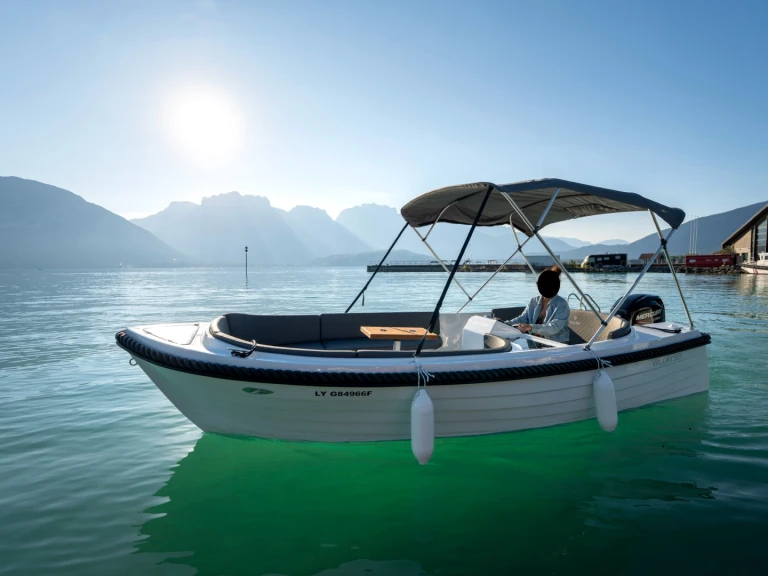 Location bateau boatbuilding motor yacht boatbuilding motor yacht valory 555 à Vieux Port de Cannes sur Samboat