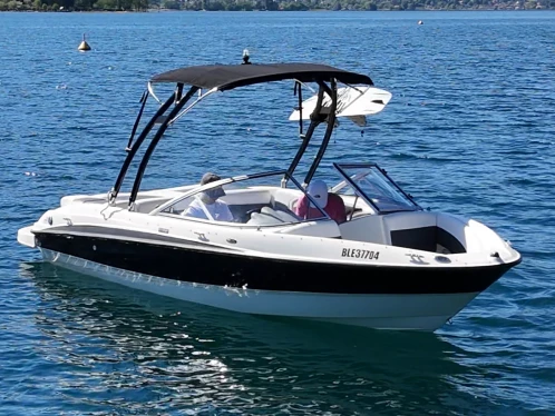 Bateau à moteur à louer à Annecy au meilleur prix