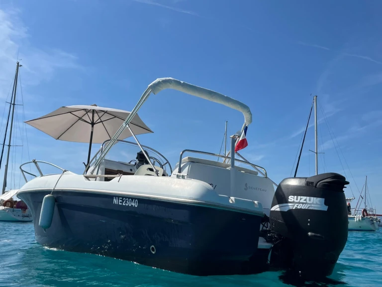Louer Bateau à moteur avec ou sans skipper Chris Craft à Cannes