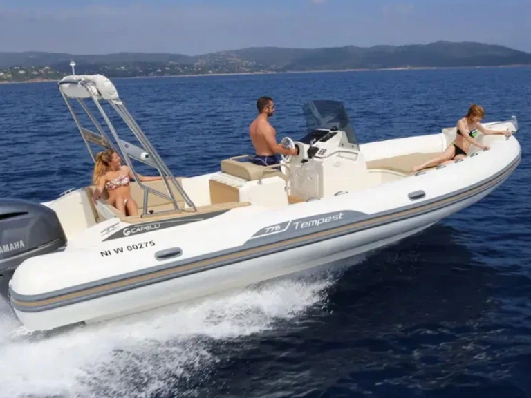 Location Semi-rigide Capelli avec permis