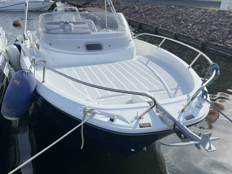 Location Bateau à moteur Jeanneau avec permis