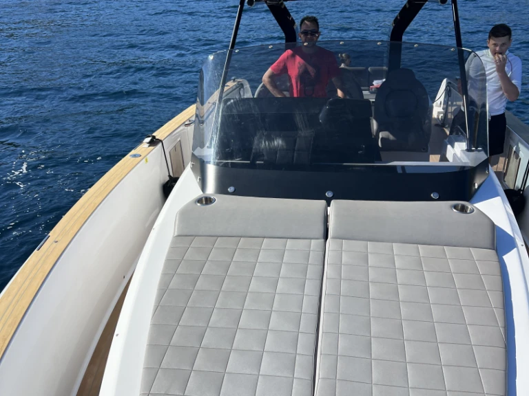 Location à Les Salins d'Hyères - Pardo Yachts Pardo 38 sur SamBoat