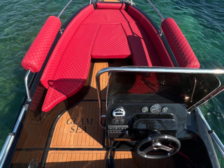 Location bateau ISATEK TEKNE COBRA 495 à Glyfáda sur Samboat