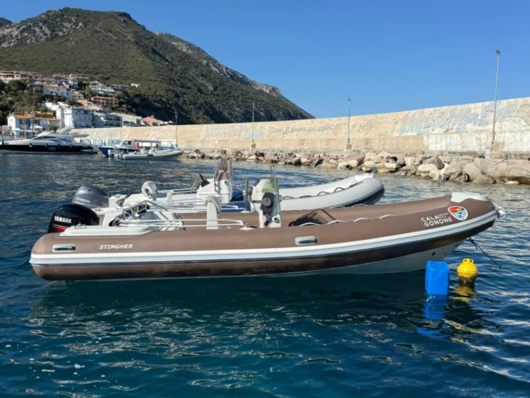Semi-rigide à louer à Cala Gonone au meilleur prix