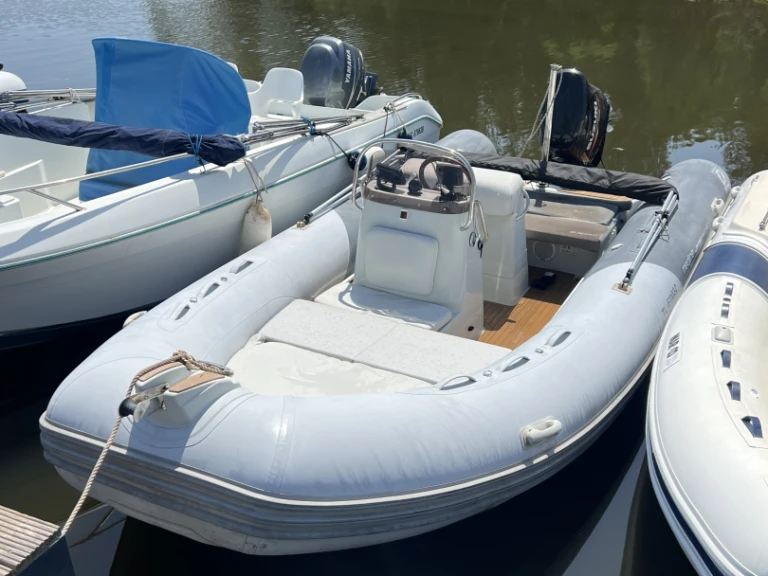 Louer Semi-rigide avec ou sans skipper Zodiac à Hyères