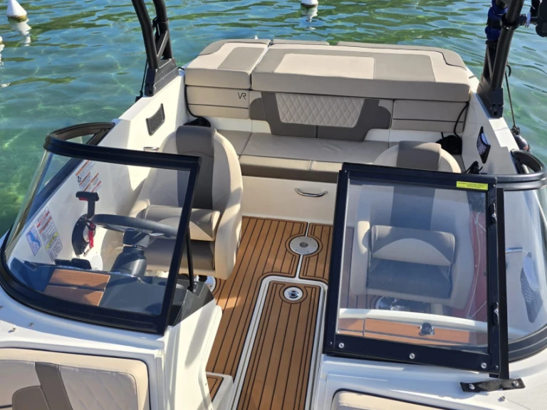 Bayliner VR4 a louer à Annecy