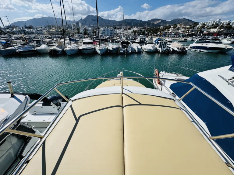 Bateau à moteur à louer à Puerto Marina Benalmadena au meilleur prix