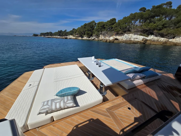 Location bateau Alium Yachts 42 T-TOP à Cannes sur Samboat