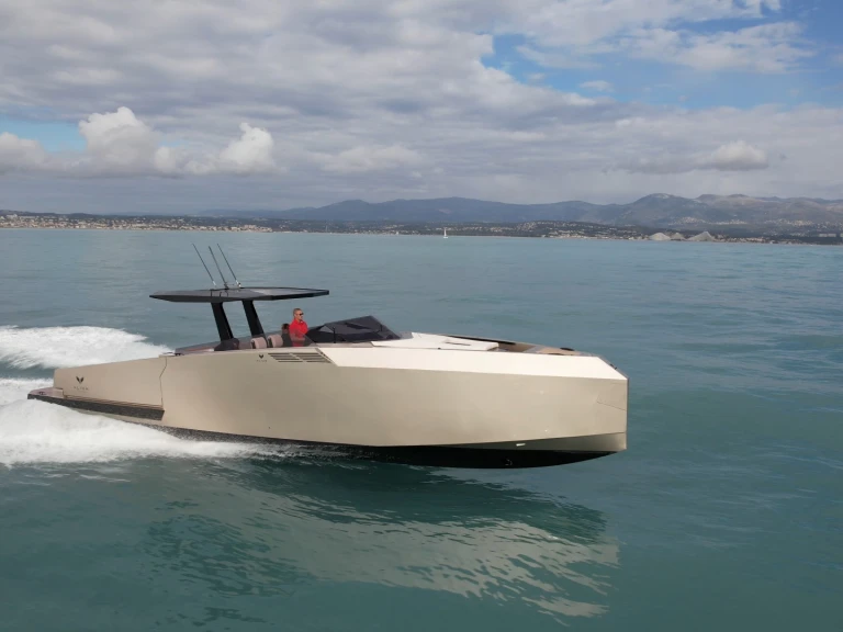 Louer Bateau à moteur avec ou sans skipper Alium Yachts à Cannes