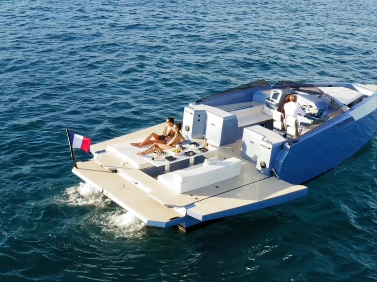 Location Bateau à moteur Alium Yachts avec permis