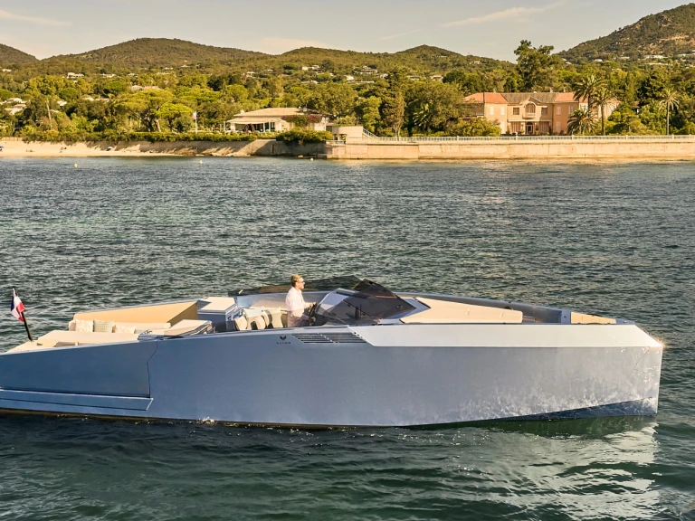 Louer Bateau à moteur avec ou sans skipper Alium Yachts à Cannes