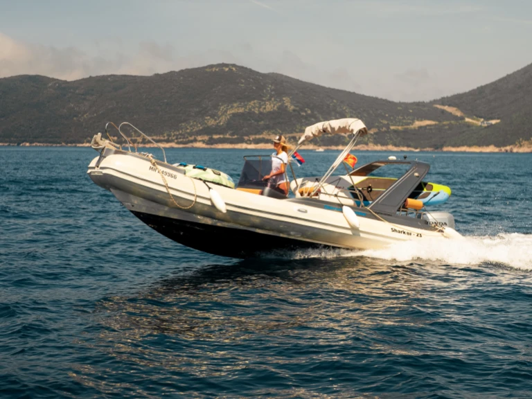 Location Semi-rigide Shark avec permis