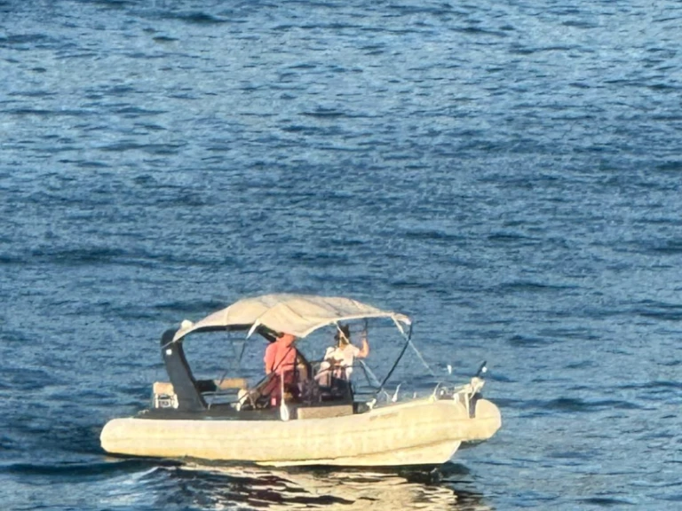 Semi-rigide à louer à Tivat au meilleur prix