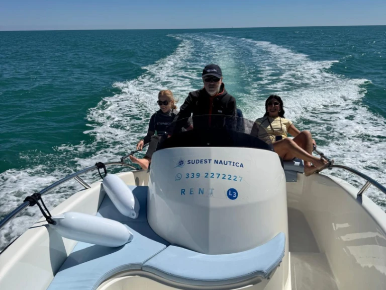 Location à Bisceglie - Clear Marine LIBRA OPEN 650 sur SamBoat