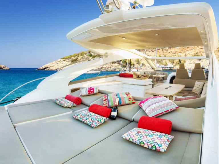 Louer Bateau à moteur avec ou sans skipper Princess à Marina Botafoch