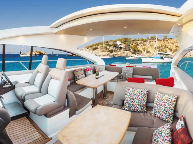 Bateau à moteur à louer à Marina Botafoch au meilleur prix