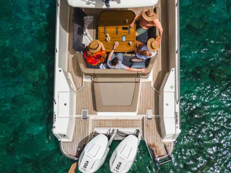 Bateau à moteur à louer à Mílos au meilleur prix