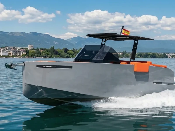 De Antonio D28 a louer à Ibiza Magna