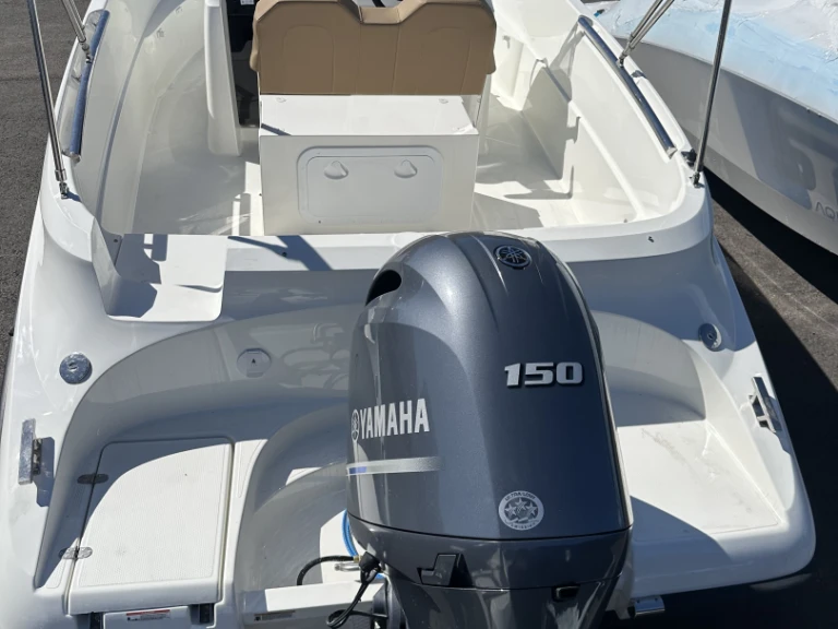 Location Bateau à moteur AQUA avec permis