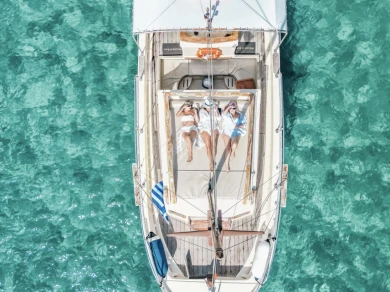 Rent a Traditional Wood Wood Mykonos (Ville)