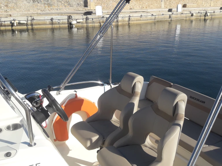 Location à Six-Fours-les-Plages - Quicksilver Quicksilver 555 Activ Open sur SamBoat