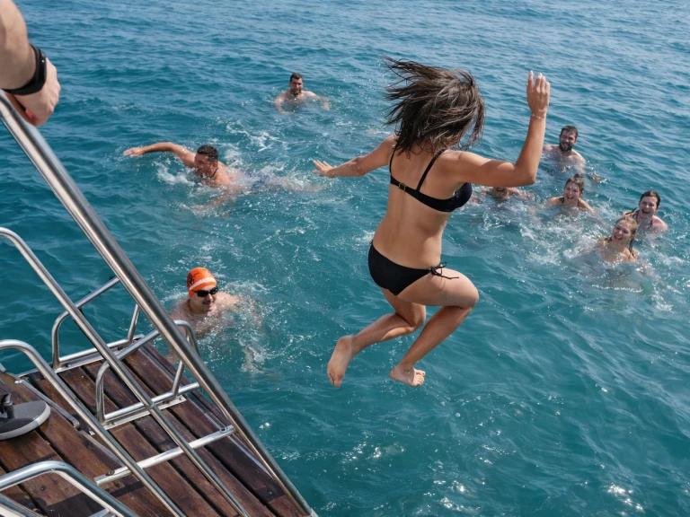 Catamaran à louer à Puerto Marina Benalmadena au meilleur prix