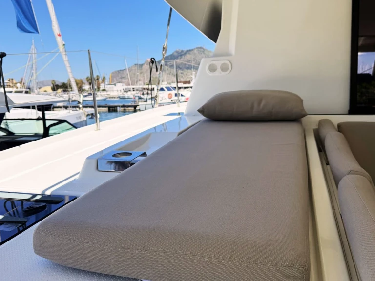 Louez un Fountaine Pajot Elba 45 à Palerme